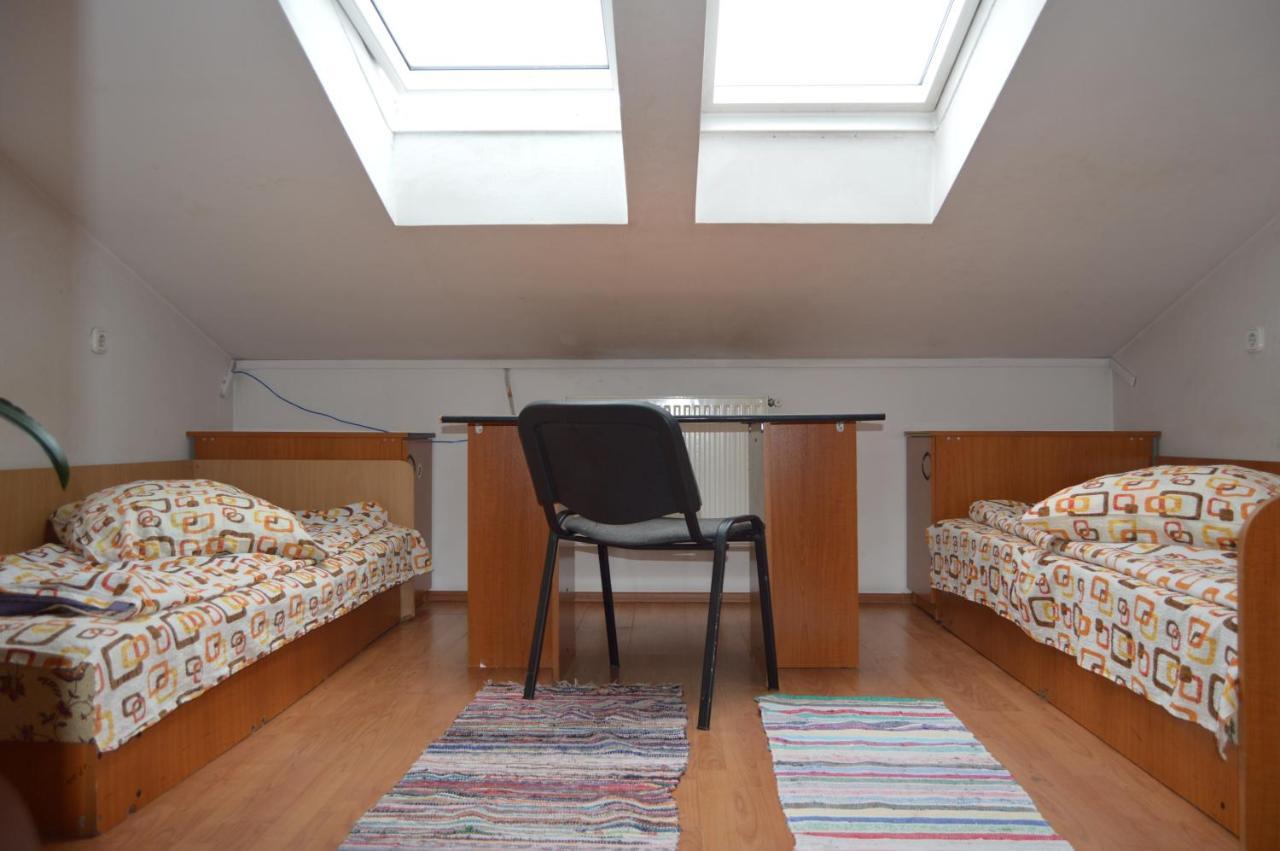 Kollege Hostel Cluj-Napoca Ngoại thất bức ảnh