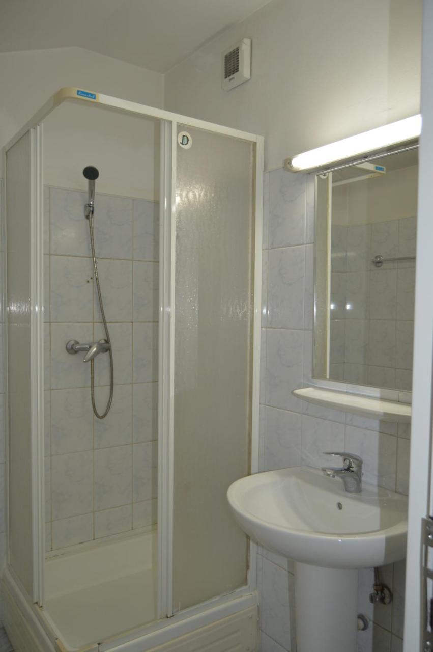Kollege Hostel Cluj-Napoca Ngoại thất bức ảnh