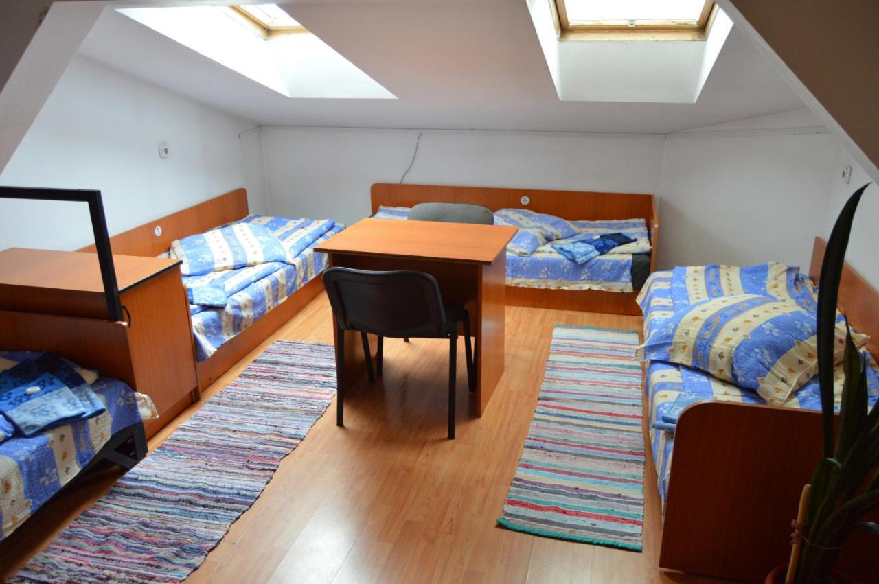 Kollege Hostel Cluj-Napoca Ngoại thất bức ảnh